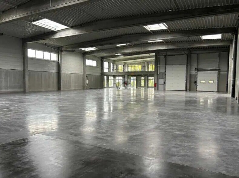 Retail in Saint-André-lez-Lille for lease - Interior Photo - Image 3 of 5