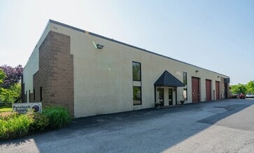 210 Gale Ln, Kennett Square, PA for sale Interior Photo- Image 1 of 12