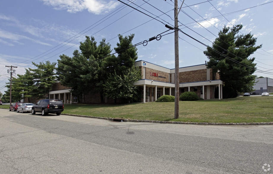 6 Washington Ave, Fairfield, NJ for lease - Building Photo - Image 2 of 4