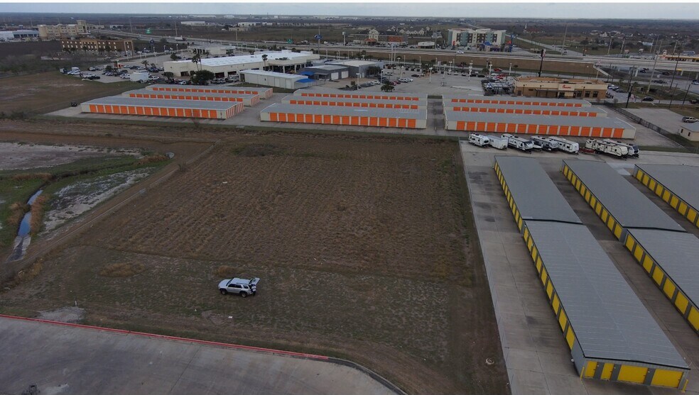 General Cavazos Blvd, Kingsville, TX à vendre - Photo du bâtiment - Image 2 de 4