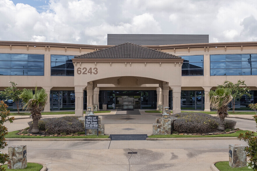 6243 Fairmont Pky, Pasadena, TX for lease - Building Photo - Image 1 of 8