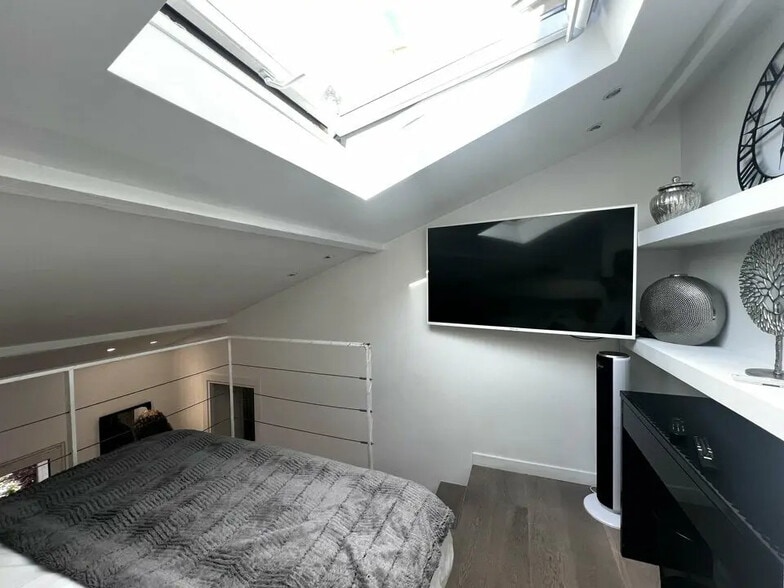 Flex in Nice for sale - Building Photo - Image 3 of 8