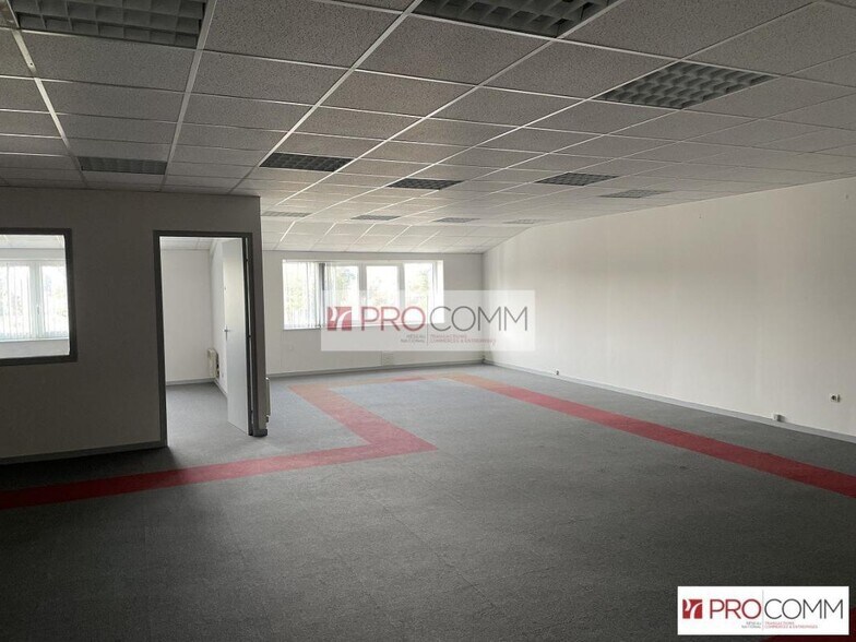 Office in Mainvilliers for lease - Interior Photo - Image 1 of 6