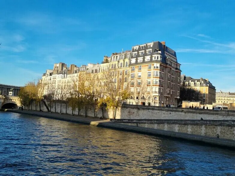 Office in Paris for sale - Building Photo - Image 2 of 10