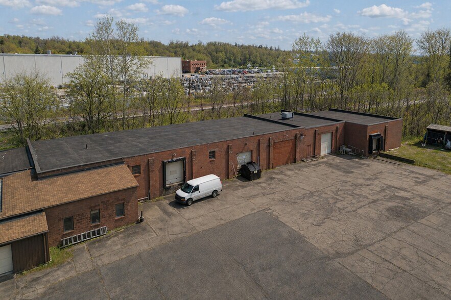 1 Victor Way, Sharon, PA à vendre - Photo du bâtiment - Image 2 de 39