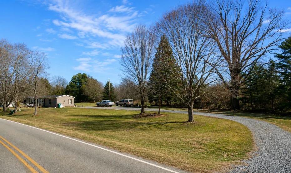 104 Lakisha Ct, Madison, NC for sale - Building Photo - Image 3 of 9