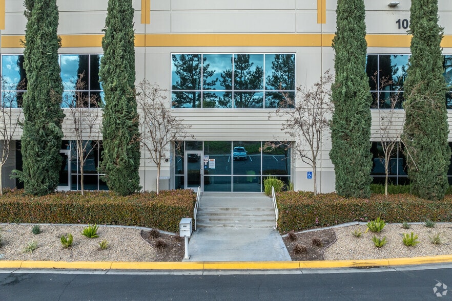 1089 E Mill St, San Bernardino, CA for lease - Building Photo - Image 2 of 6