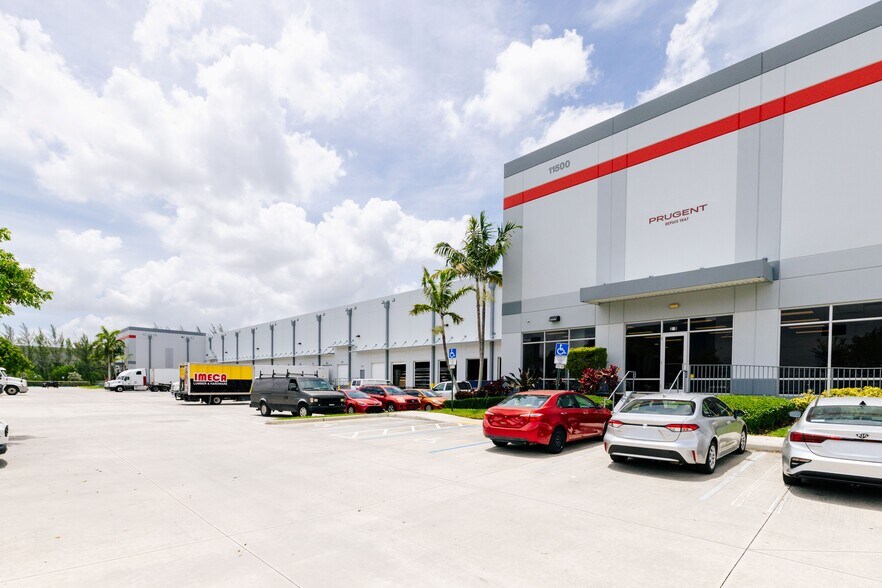 11500 NW 123rd St, Medley, FL à louer - Photo du bâtiment - Image 2 de 20