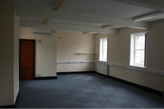 Beeches Grn, Stroud for lease Interior Photo- Image 1 of 2