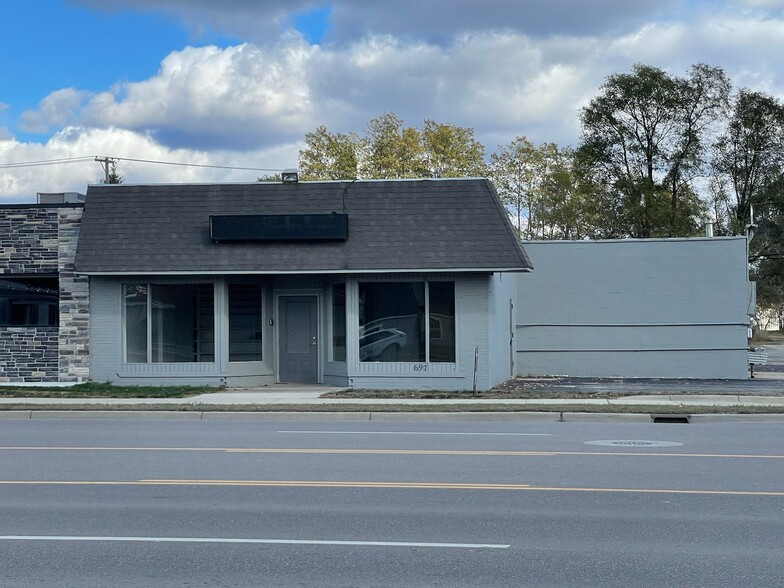 697 S Lapeer Rd, Oxford, MI for sale - Building Photo - Image 1 of 1