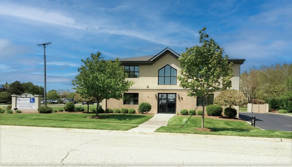 511 Eichler Dr, West Dundee, IL for lease - Building Photo - Image 1 of 6