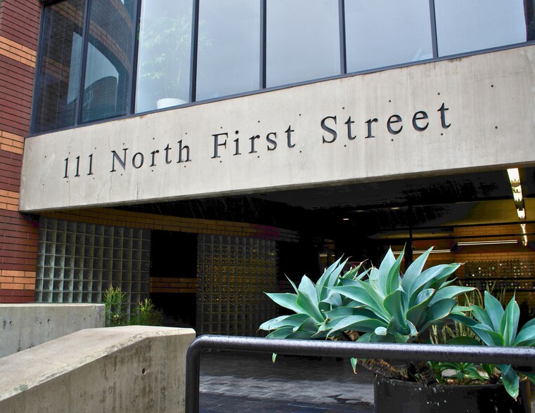 111 N 1st St, Burbank, CA à louer - Photo du bâtiment - Image 3 de 21