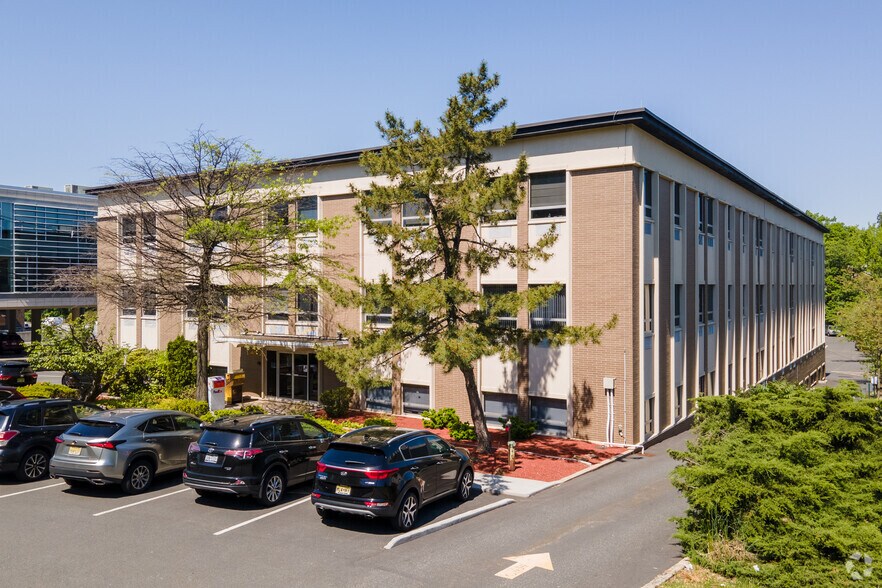 580 Sylvan Ave, Englewood Cliffs, NJ à louer - Photo du bâtiment - Image 1 de 3