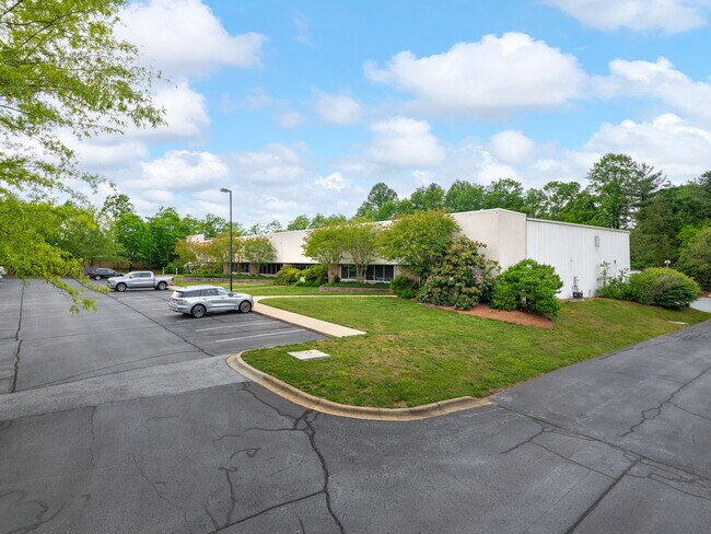 Plus de détails pour 189 Continuum Dr, Fletcher, NC - Bureau à louer
