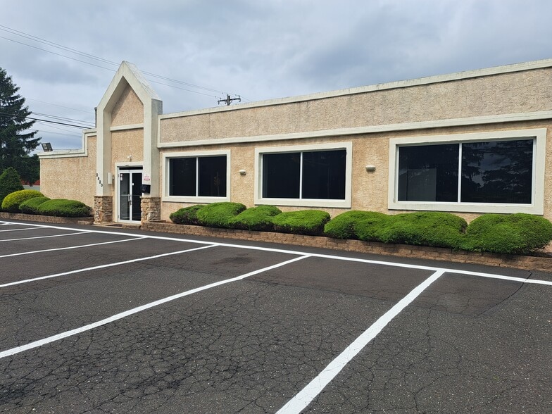 2820 Old Lincoln Hwy, Trevose, PA for sale - Building Photo - Image 2 of 27