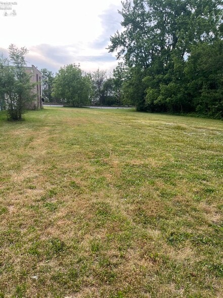 1020 N 5th St, Fremont, OH for sale - Building Photo - Image 3 of 5