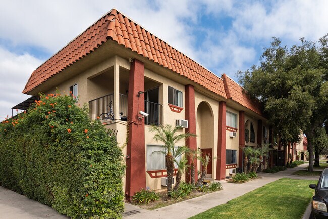More details for 420-422 S Birch St, Santa Ana, CA - Multifamily for Sale