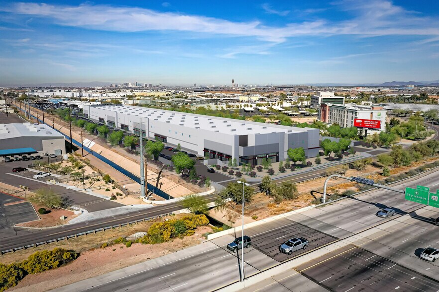 3232 S 48th St, Phoenix, AZ à louer - Photo du bâtiment - Image 2 de 32