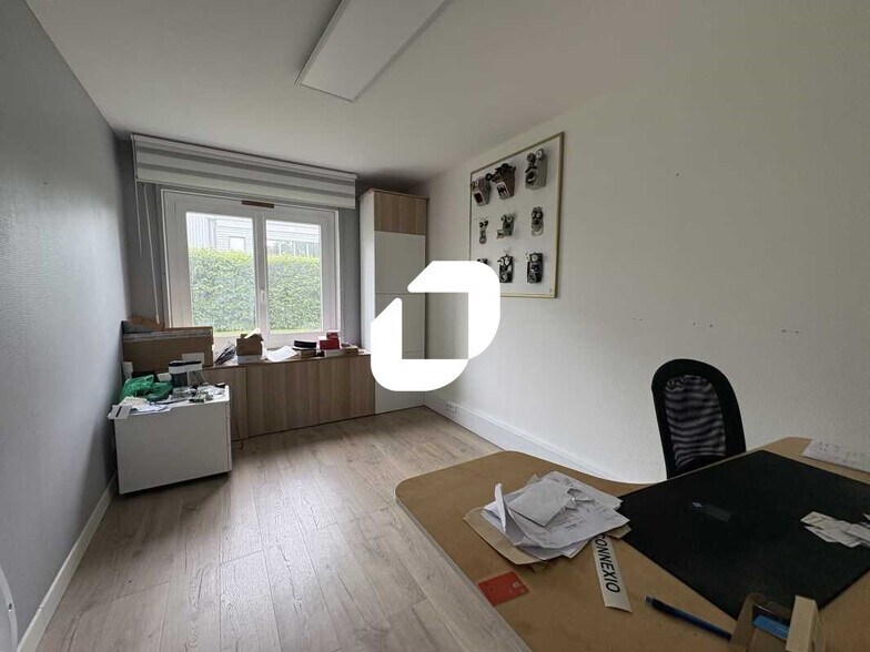 Office in Trappes for lease - Interior Photo - Image 3 of 22
