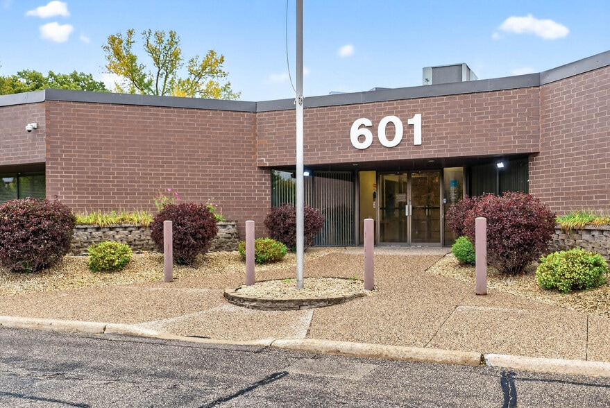 601 2nd Ave S, Hopkins, MN for lease - Building Photo - Image 3 of 29