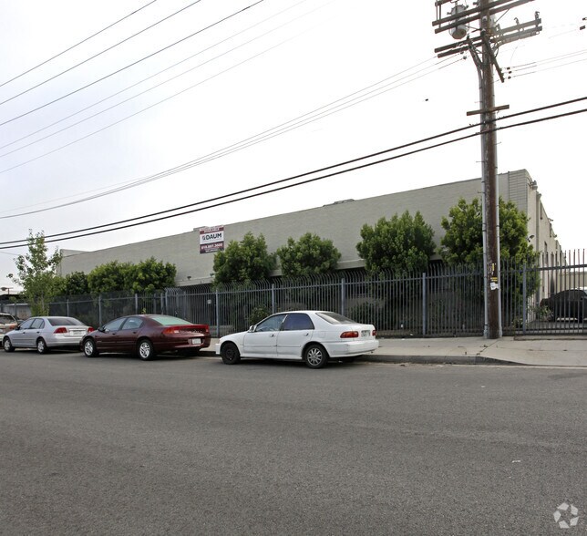 9880 San Fernando Rd, Pacoima, CA à louer - Photo du bâtiment - Image 3 de 5