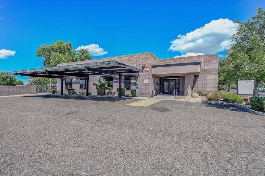 1620 N 48th St, Phoenix, AZ à louer - Photo du bâtiment - Image 2 de 16