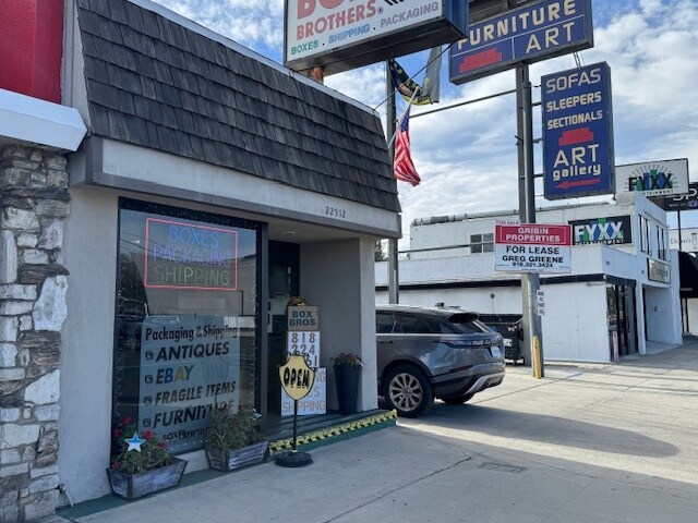 22512 Ventura Blvd, Woodland Hills, CA à vendre - Photo du bâtiment - Image 2 de 7