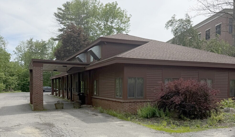 174 Kennedy Memorial Dr, Waterville, ME à louer - Photo du bâtiment - Image 2 de 4