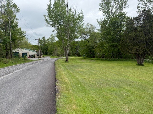 2514 Foundry Pl, Clayville, NY à vendre - Photo du bâtiment - Image 2 de 61