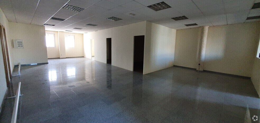 Industrial in Móstoles, Madrid for sale - Primary Photo - Image 1 of 19