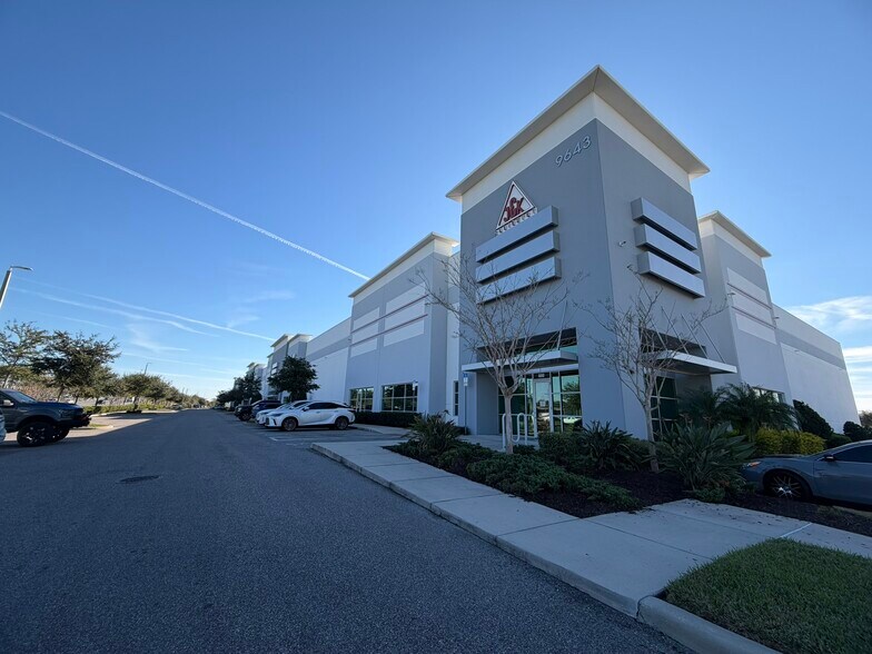 1801 Boice Pond Rd, Orlando, FL à louer - Photo du bâtiment - Image 2 de 3