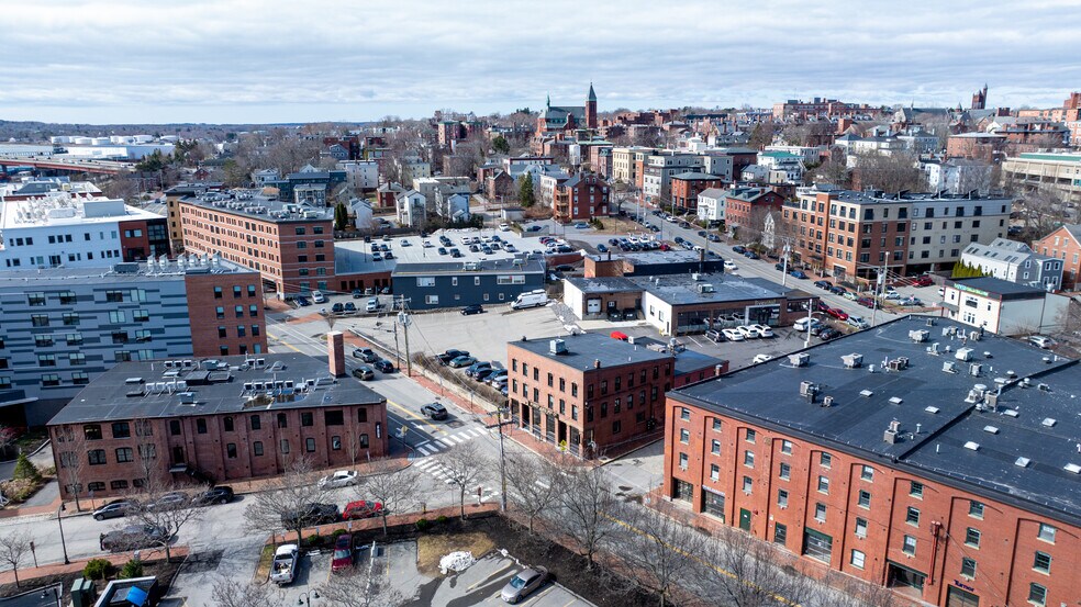 28 Maple St, Portland, ME à louer - Photo du bâtiment - Image 2 de 2