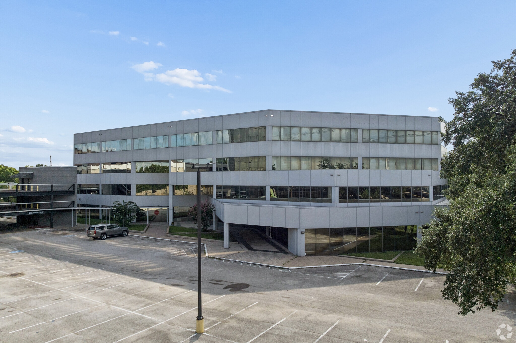 397 N Sam Houston Pky E, Houston, TX à louer Photo du bâtiment- Image 1 de 32