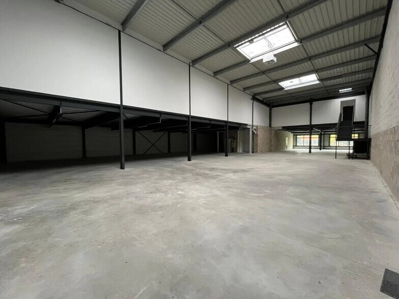 Flex in Gennevilliers for lease - Interior Photo - Image 1 of 5