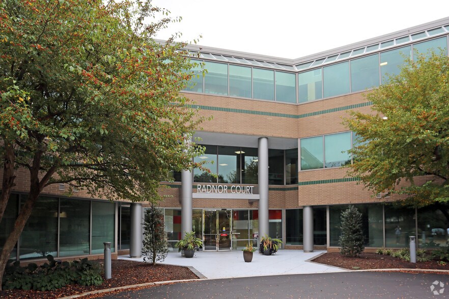 259 N Radnor-Chester Rd, Radnor, PA à louer - Photo du bâtiment - Image 2 de 5
