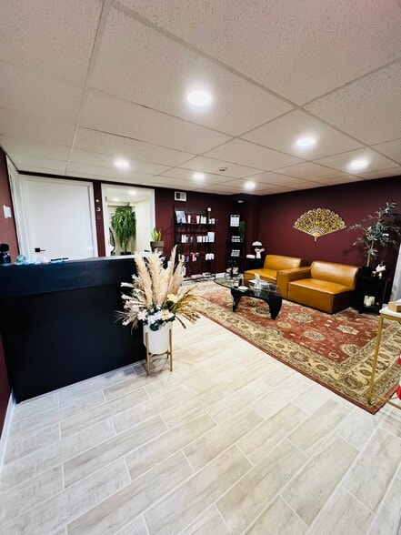 111 Courtyard Dr, Hillsborough, NJ for sale - Building Photo - Image 3 of 11