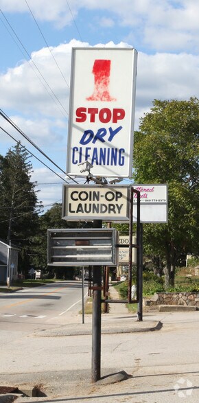 542-548 N Main St, Danielson, CT à louer - Photo du bâtiment - Image 3 de 4