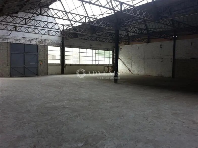 Flex in Saint-Denis for lease - Interior Photo - Image 3 of 8