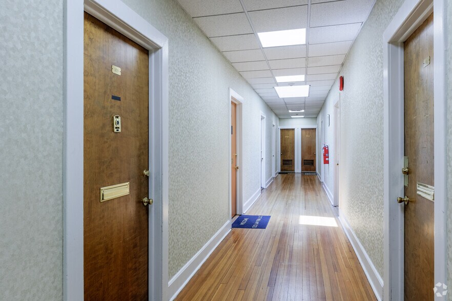 238 Main St, Hackensack, NJ à louer - Hall d’entrée - Image 3 de 13