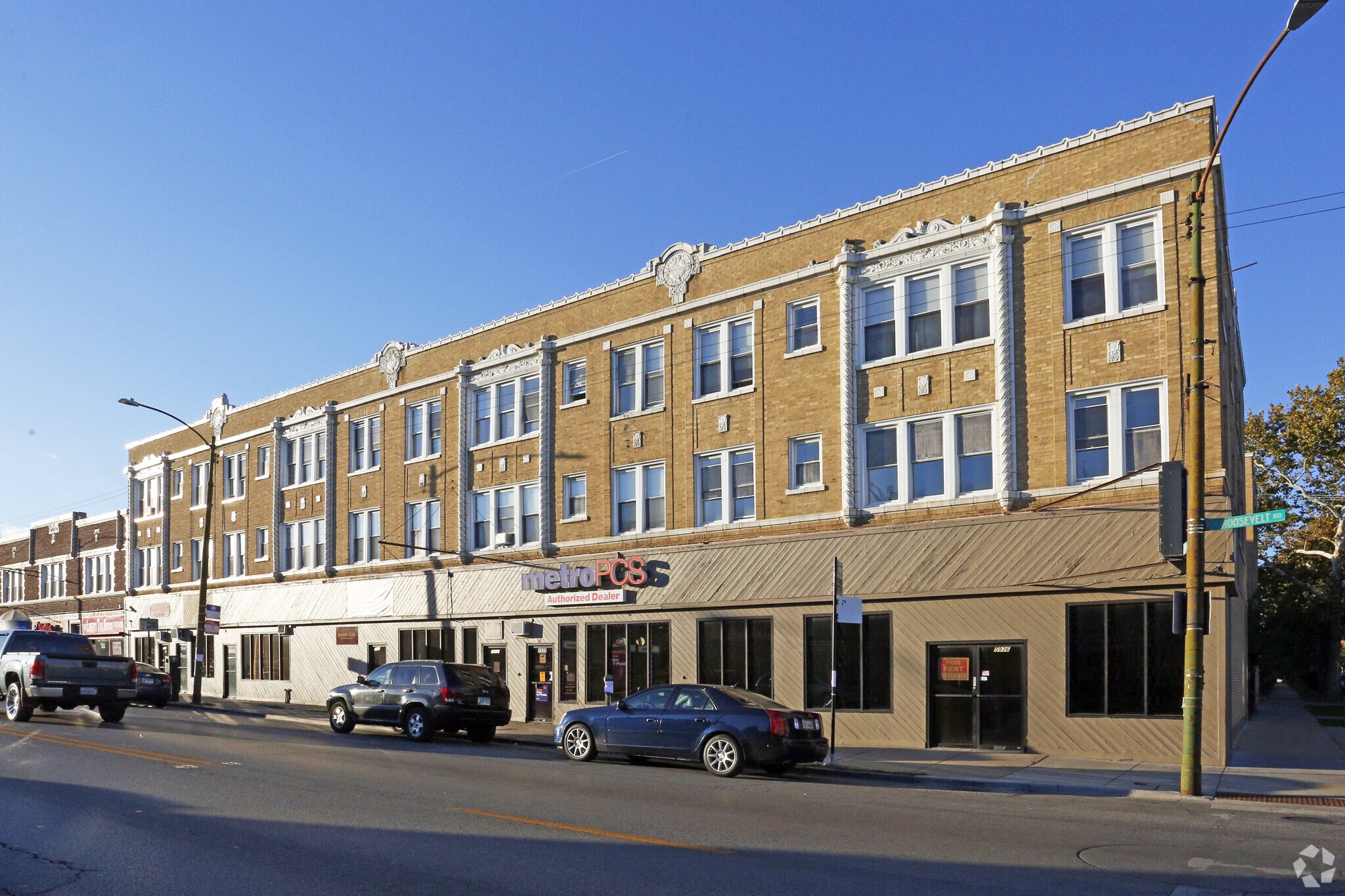 5944 W Roosevelt Rd, Chicago, IL à vendre Photo principale- Image 1 de 30