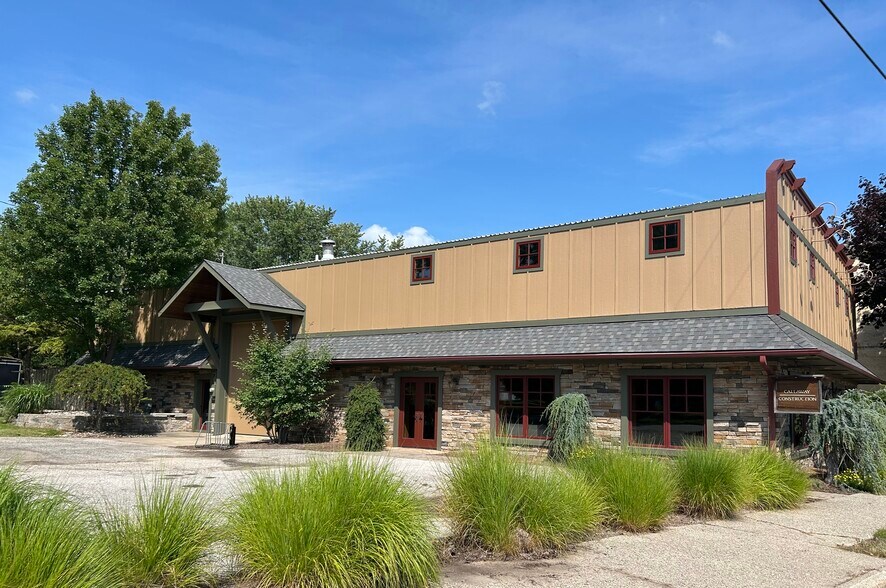 4946 Main St, Onekama, MI à vendre - Photo du bâtiment - Image 2 de 19
