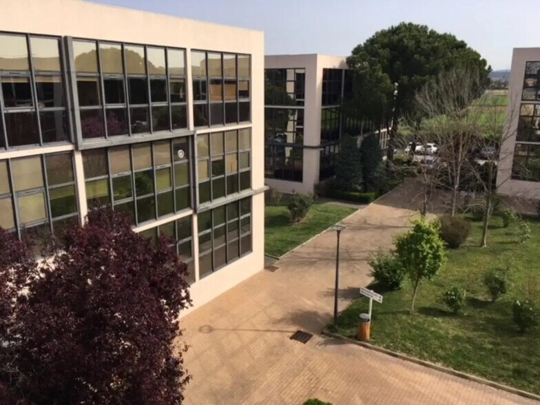 Bureau dans Aix-en-Provence à louer - Photo du bâtiment - Image 2 de 12