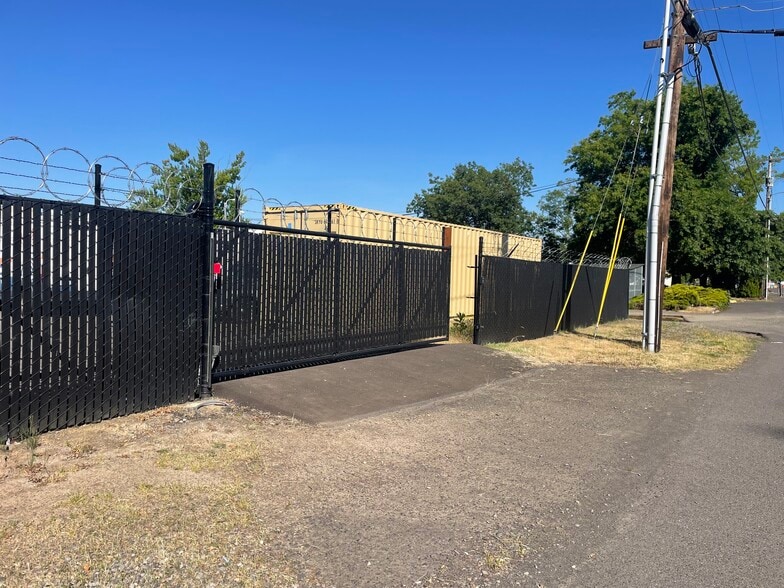 14913 SE Kellogg Ave, Oak Grove, OR for lease - Building Photo - Image 3 of 3