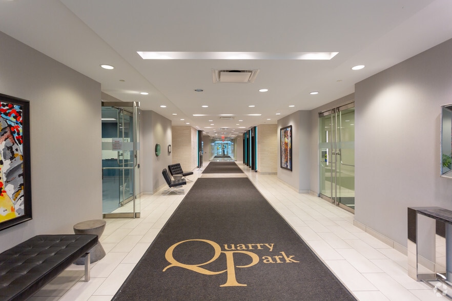 48 Quarry Park Blvd SE, Calgary, AB à louer - Hall d’entrée - Image 2 de 8
