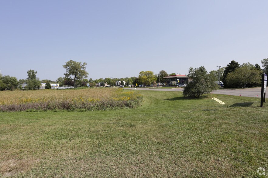 8505-8595 Edinburgh Center Dr, Brooklyn Park, MN for sale - Primary Photo - Image 1 of 1