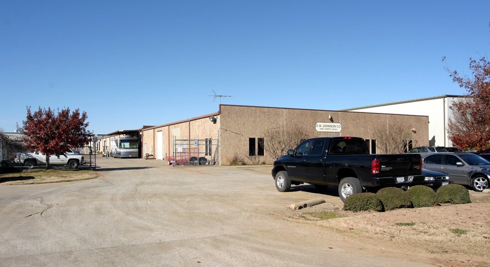 1495 N Kealy St, Lewisville, TX à louer - Photo du bâtiment - Image 2 de 16