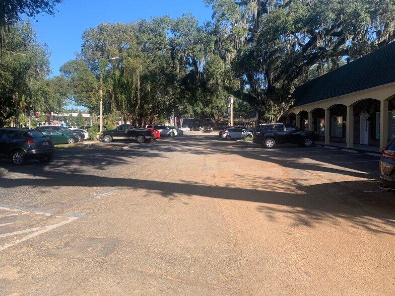 101-115 Margaret St, Brandon, FL à louer - Photo du bâtiment - Image 3 de 13