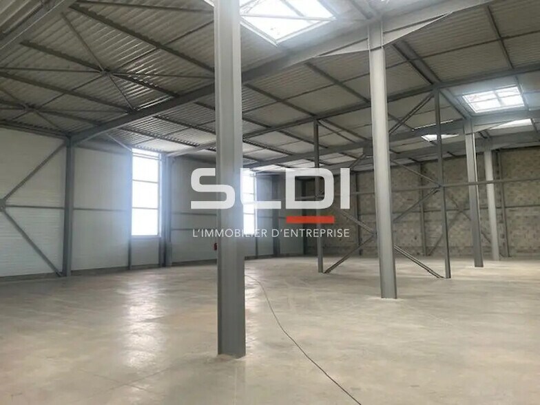 Local d'activités dans OULLINS-PIERRE-BÉNITE à vendre - Photo du bâtiment - Image 2 de 11