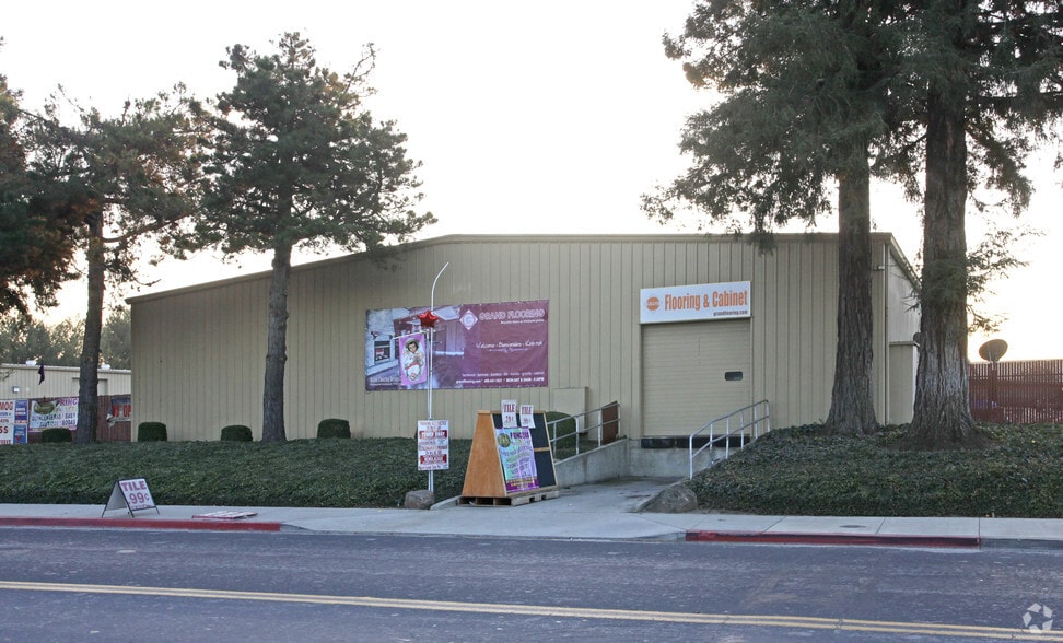 894-902 Commercial St, San Jose, CA for lease - Building Photo - Image 2 of 4