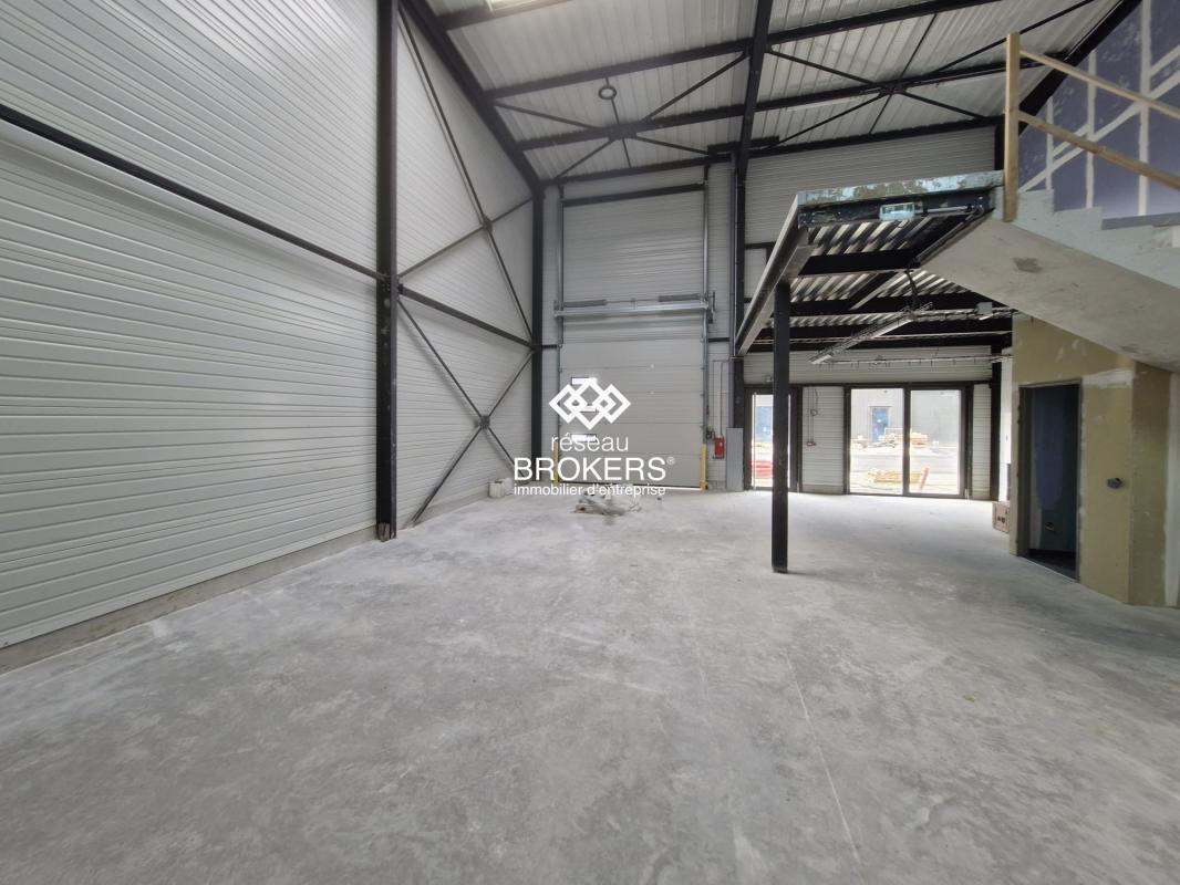 Industrial in Courtry for lease Building Photo- Image 1 of 4